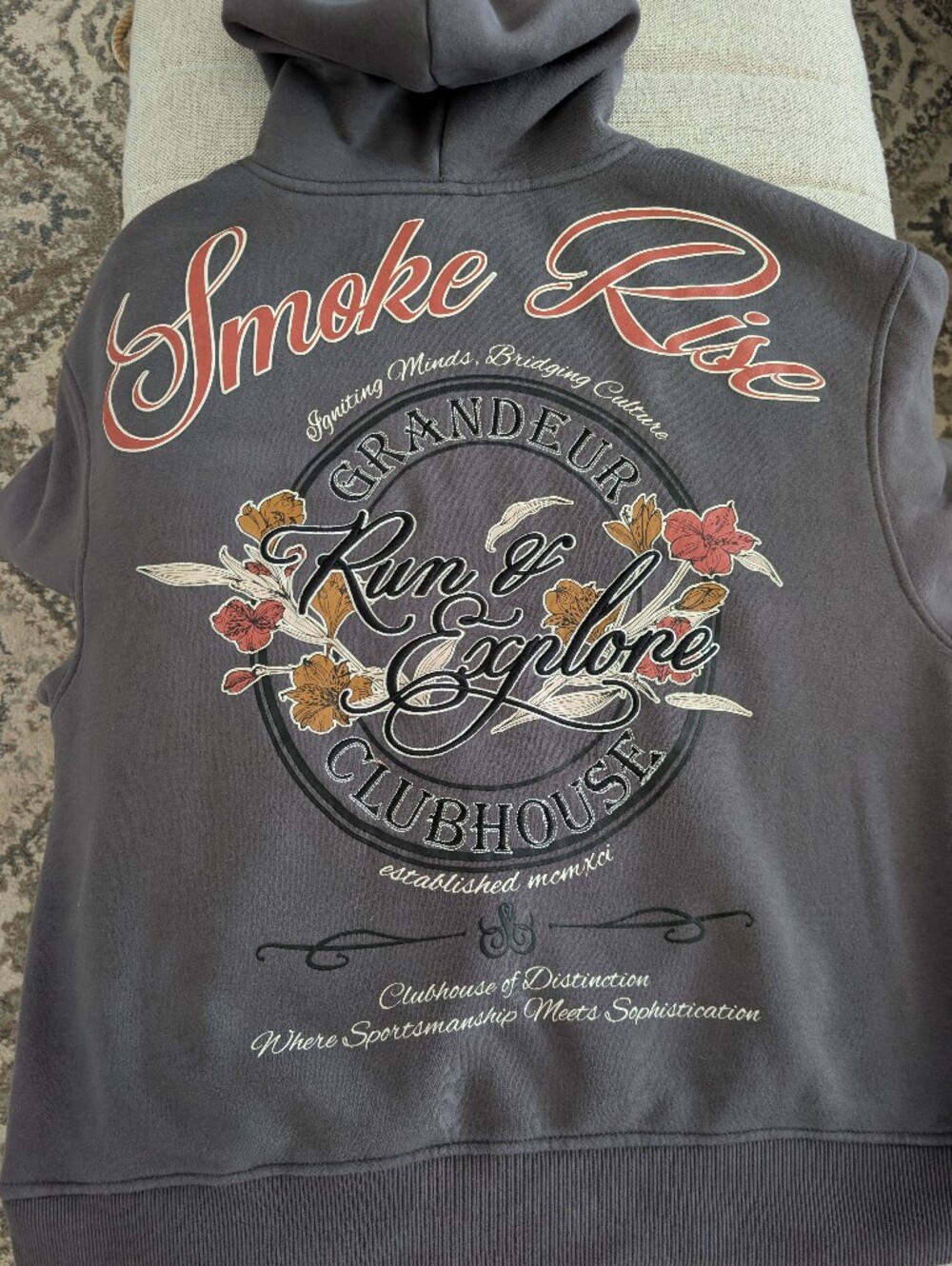 Smoke Rise Run & Explore Grandeur Clubhouse Hoodie Size L - Picture 10 of 11